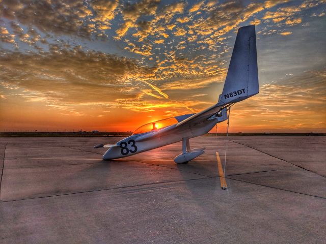 RUTAN Long-EZ (N83DT) - Kansas Sunrise