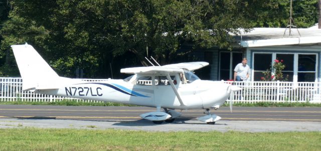 Cessna Skyhawk (N727LC) - Taxiing for departure is this 1966 Cessna 172G Skyhawk in the Summer of 2023.