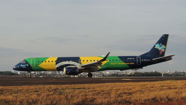 Embraer ERJ-190 (PR-AYV)