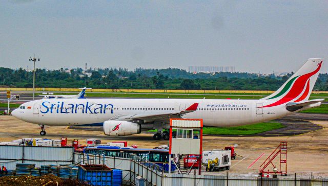 Airbus A330-300 (4R-ALL)