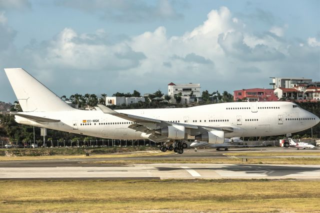 Boeing 747-400 (EC-MQK)