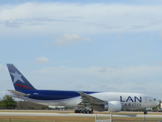 BOEING 777-200LR (N776LA)