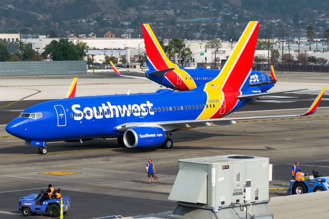 Boeing 737-700 (N567WN) - Coming and going is the name of the game here at Burbank