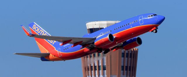 Boeing 737-700 (N262WN) - phoenix sky harbor international airport 08FEB20