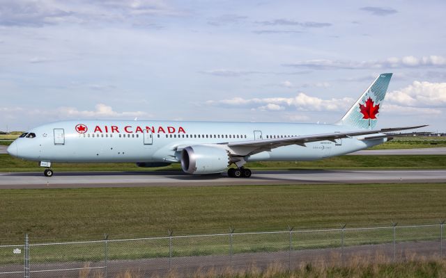 Boeing 787-9 Dreamliner (C-FNOI)