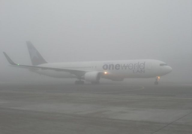 BOEING 767-300 (CC-CXJ) - LA2608 taxiing to the gate in the fog. Jan. 17, 2011. KSFO RVR: touchdown = 1,000ft; midfield = 900ft; rollout = 900ft