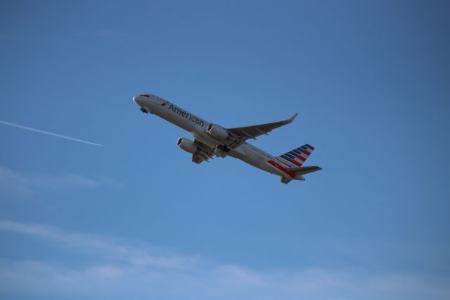 BOEING 757-300 (N202UW)