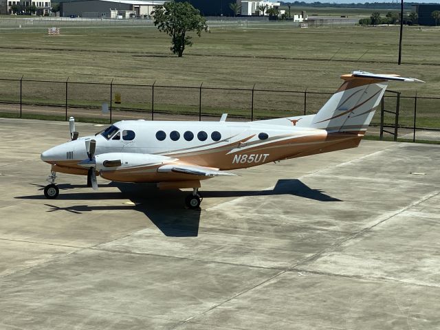 Beechcraft Super King Air 200 (N85UT)