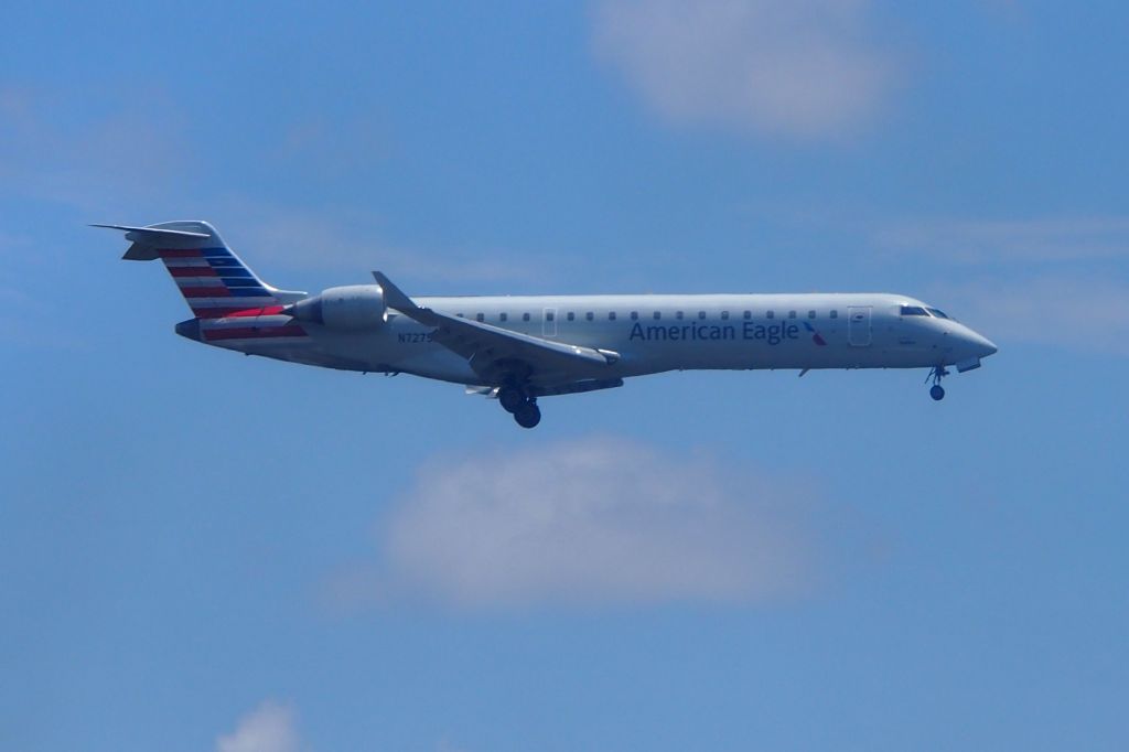 Canadair Regional Jet CRJ-200 (N727SK)