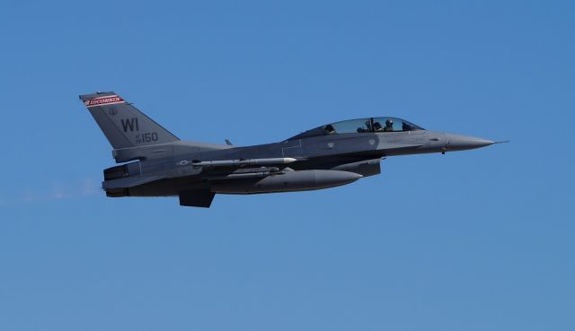 Lockheed F-16 Fighting Falcon —