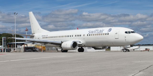 BOEING 737-400 (N313XA) - Swift Airs (formerly Xtra Airways) Boeing 737-484 taxiing along the ramp at Northwest Alabama Regional Airport, Muscle Shoals, AL - September 29, 2018. This jet carried the University of North Alabama Lion football team to Raleigh-Durham, NC for their game vs. Campbell University.