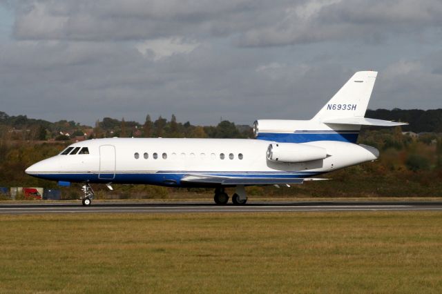 Dassault Falcon 900 (N693SH) - Departing for KPNE on 23-Oct-09.