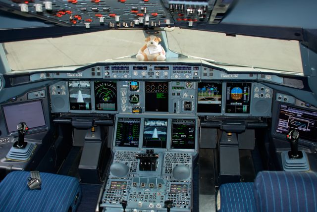 F-WWJB — - Flight deck of Airbus A380-861 c/n 007