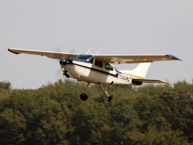 Cessna Centurion (N8052M) - Take off runway 26.