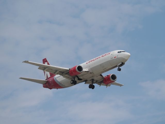 BOEING 737-400 (C-FFNF) - Brilliantly painted combi version on final approach.