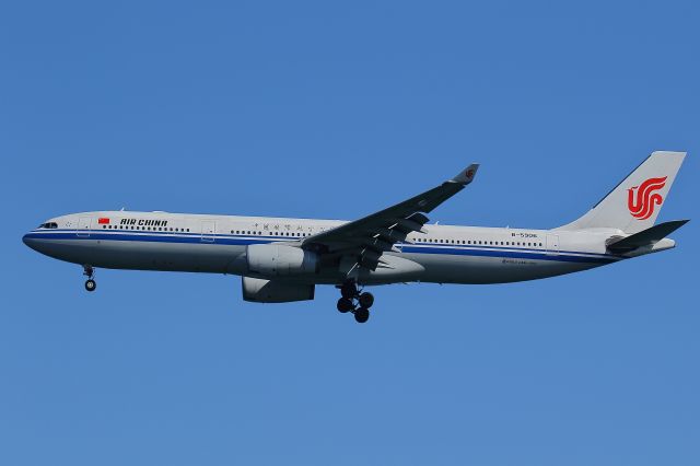 Airbus A330-300 (B-5906)