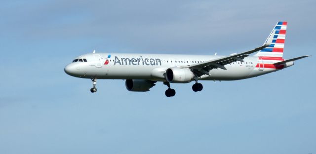 Airbus A321neo (N426AN) - On short final is this 2020 American Airlines Airbus 321-253NX in the Autumn of 2022.