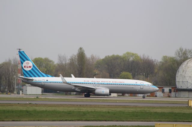 Boeing 737-700 (PH-BXA) - retrò livery