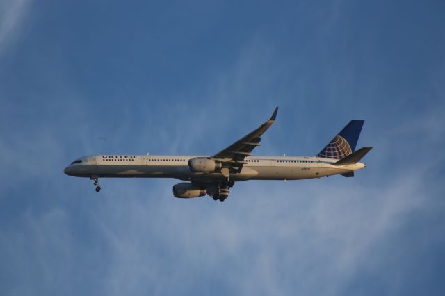 BOEING 757-300 (N57852)