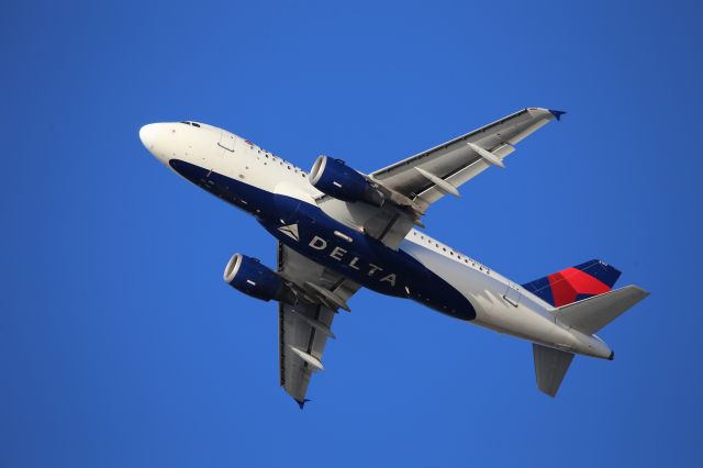 Airbus A319 (N352NB)