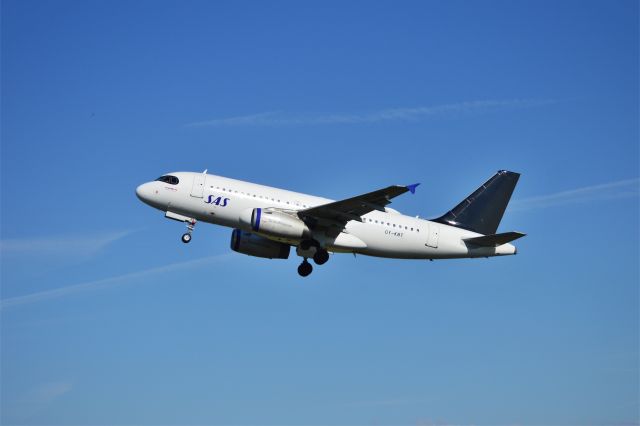 Airbus A319 (OY-KBT) - SAS Airbus A319-131 departing on Polderbaan AMS 17.01 hrs (GMT) 09May25 