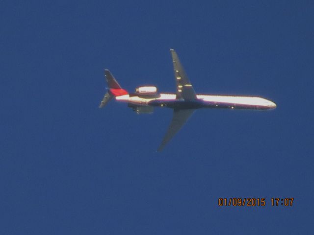 McDonnell Douglas MD-90 (N963DN) - Delta Airlines flight 2442 from DEN to ATL over Baxter Springs Kansas (78KS) at 31,000 feet.