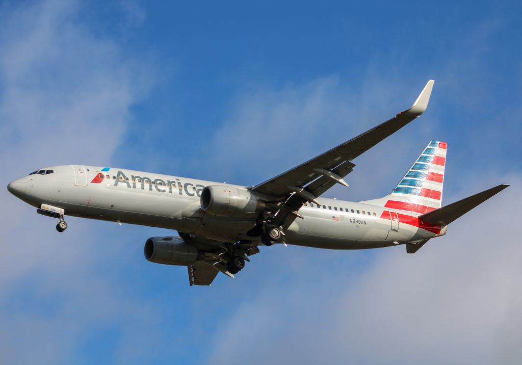 Boeing 737-800 (N990AN) - American 737-800 on final for RWY 27 from DFW.