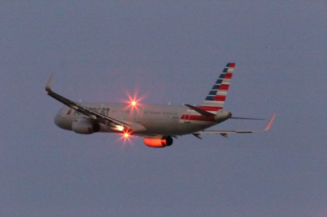 Airbus A321 (N141NN)