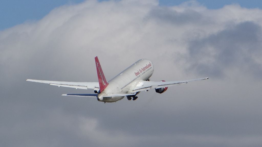 BOEING 767-300 (N378AX)