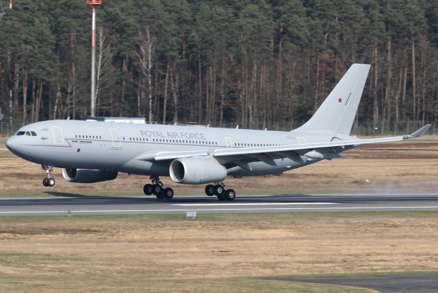 Airbus A330-200 (ZZ333)