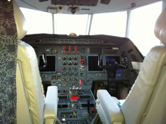 Dassault Falcon 50 (N752JC) - Nice cockpit