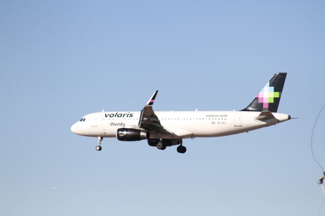 Airbus A320 (XA-VLL) - FINAL APPROACH 27 MMTJ