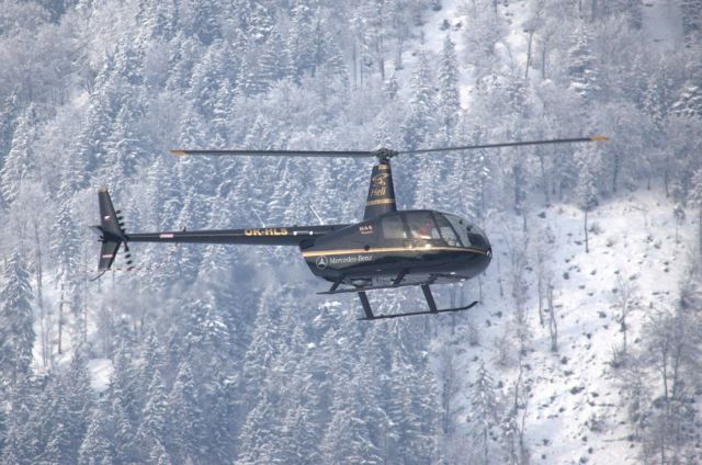 Robinson R-44 (OK-HLS)