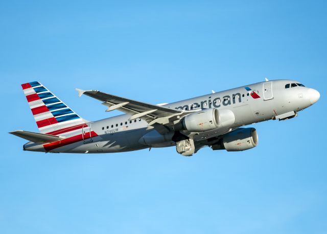 Airbus A319 (N746UW)