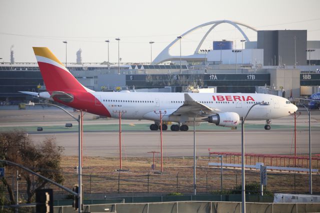 Airbus A330-200 (EC-MLB)