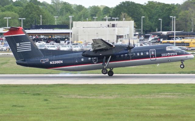 de Havilland Dash 8-300 (N326EN)