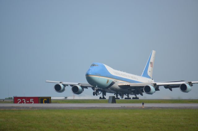 Boeing 747-200 —