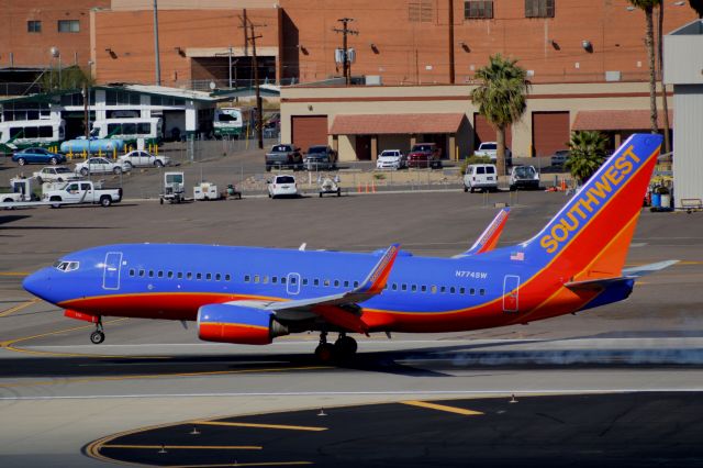 Boeing 737-700 (N774SW)