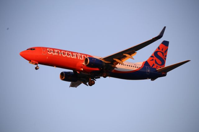 Boeing 737-800 (N834SY)