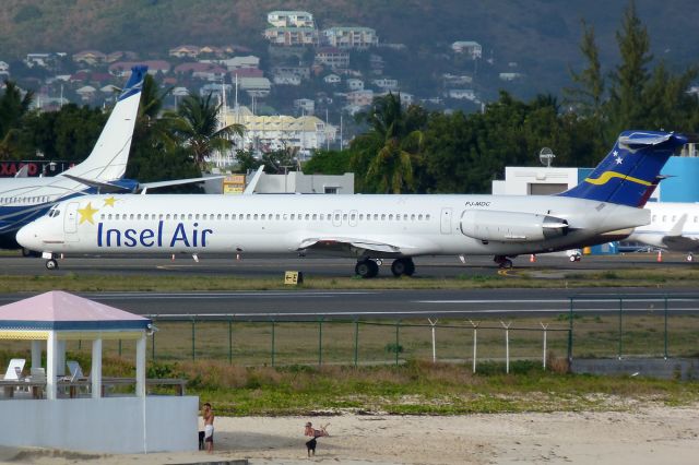 McDonnell Douglas MD-82 (PJ-MDC)