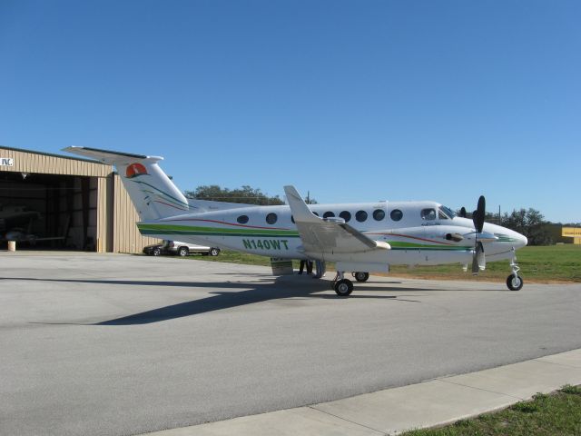 Beechcraft Super King Air 350 (N140WT)