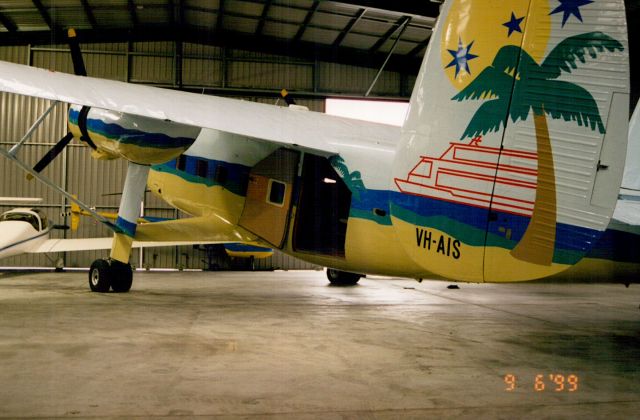 VH-AIS —