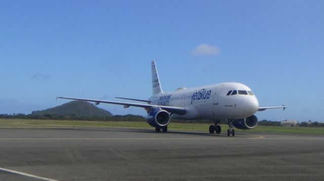 Airbus A320 (N598JB)