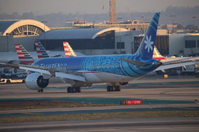 Boeing 787-9 Dreamliner (F-OMUA)