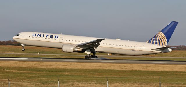 BOEING 767-400 (N67052) - A 767-400ER touching down on 33L from Houston. This is a much larger than normal aircraft for this route.