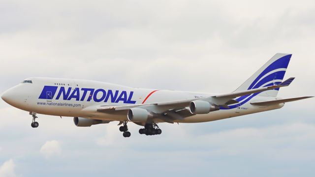 Boeing 747-400 (N756CA)