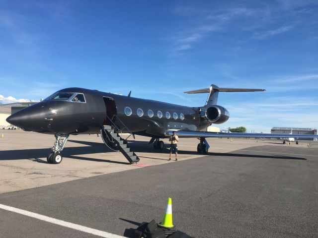 Gulfstream Aerospace Gulfstream V (N111AM) - Close look at MGM's g550