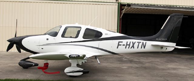 Cirrus SR-22 (F-HXTN)