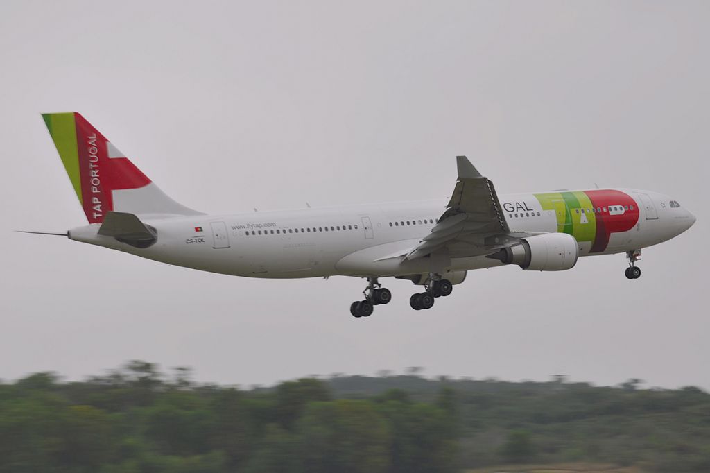 Airbus A330-300 (CS-TOL)