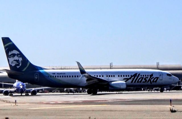 Boeing 737-800 (N585AS) - Taking off from John Wayne bound for Seattle.